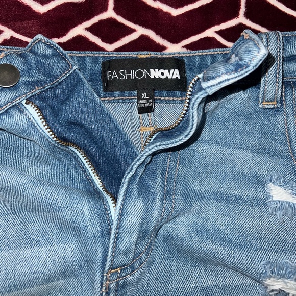 Distressed Denim shorts - Picture 7 of 7